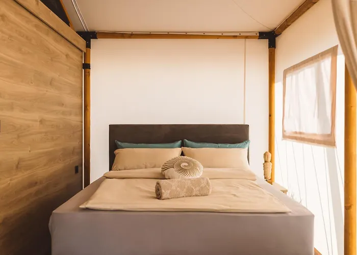 Kemp Glamping Olive And Sea