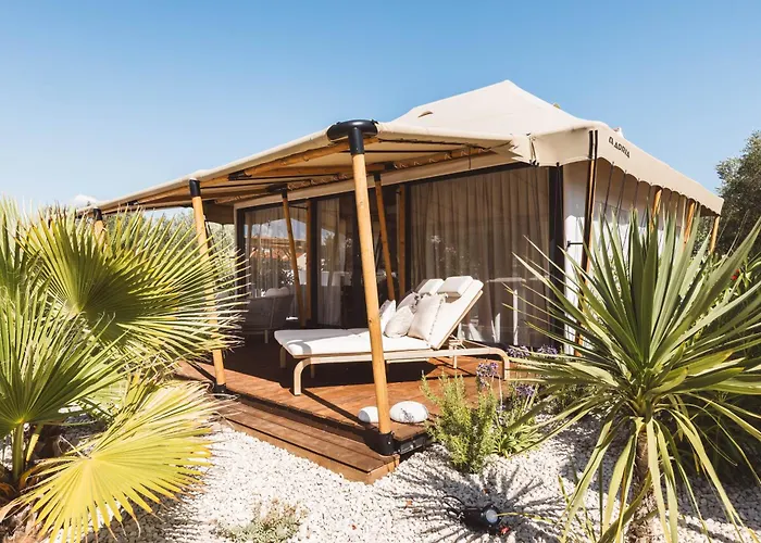 Kemp Glamping Olive And Sea